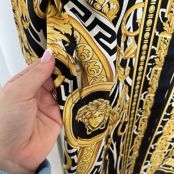 Versace - Picture 3 of 5